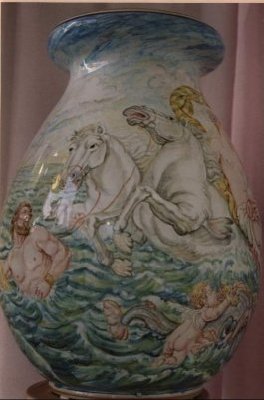 Ceramiche d-Arte di Albisola - Giara con scena mitologica marina
